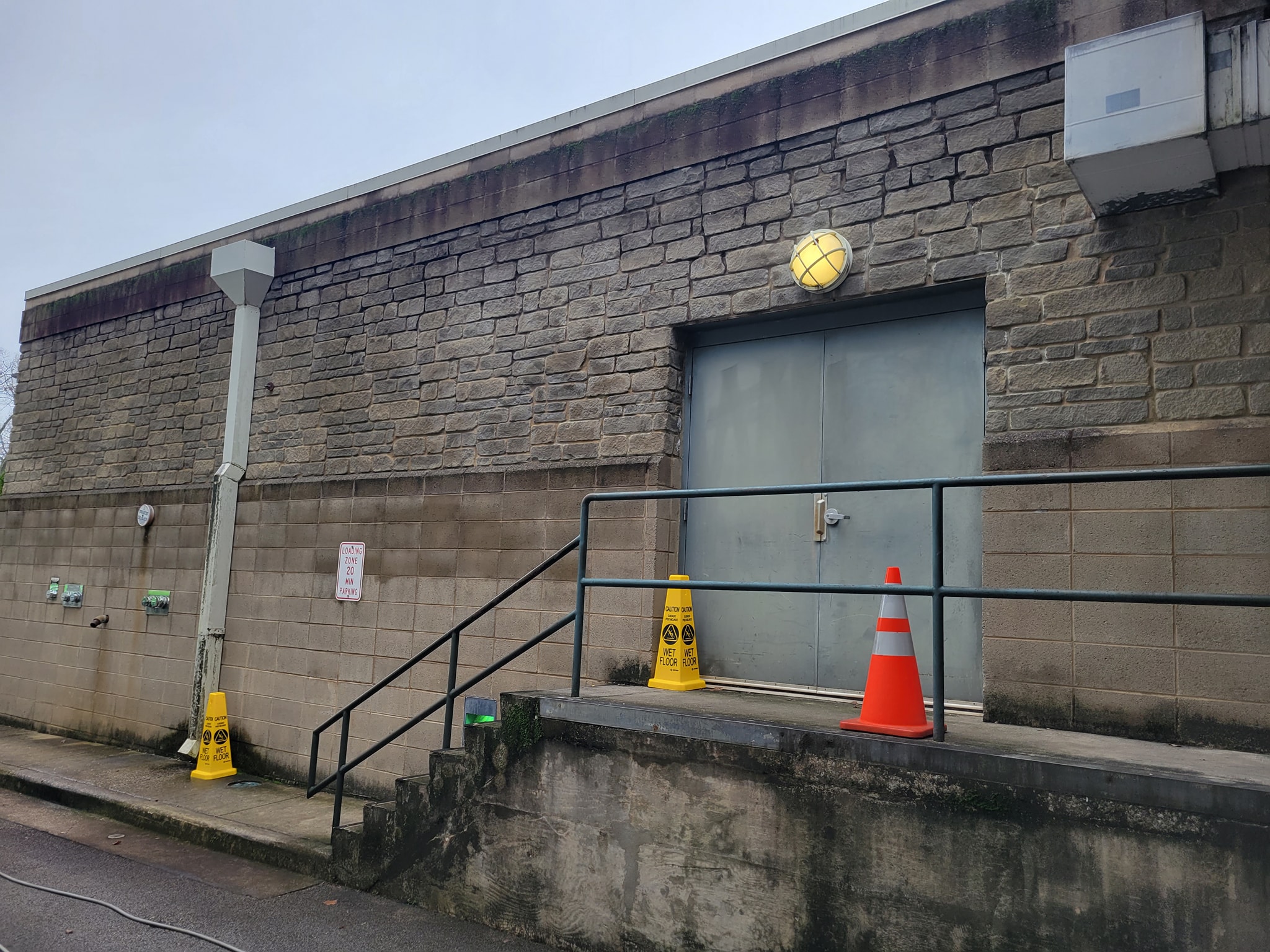 Commercial building before soft washing
